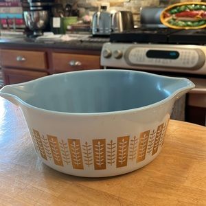 Vintage Pyrex Gourmet Gold Leaves Casserole 2 1/2 QT